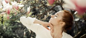 profile-pretty-girl-with-magnolia-flowers profile-pretty-girl-with-magnolia-flowers